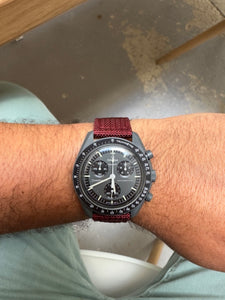 Columbiad : Bracelet Swatch x Omega Rouge